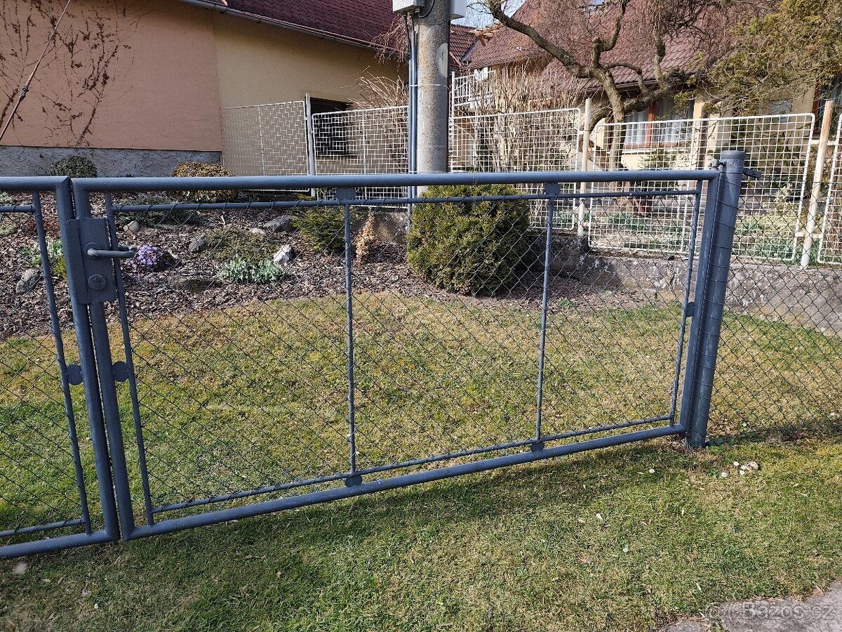 Brána dvoukřídlá 2,5 m