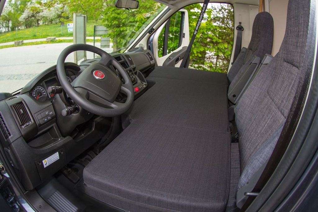 Postel na přední sedadla dodávky