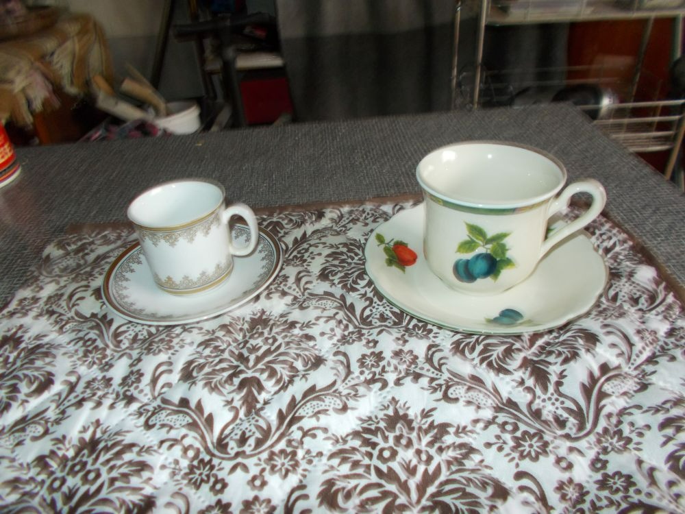 Hrnečky s podšálky