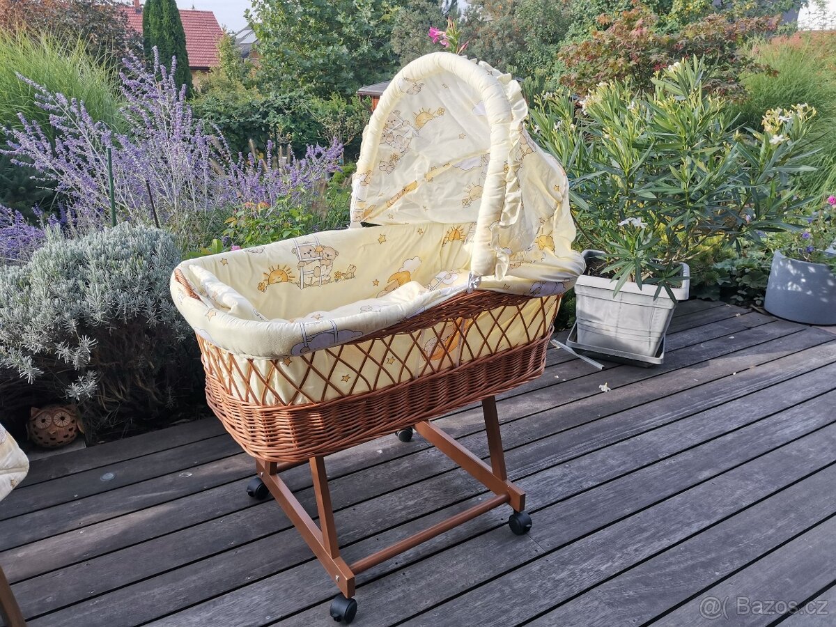 proutěný koš pro miminka