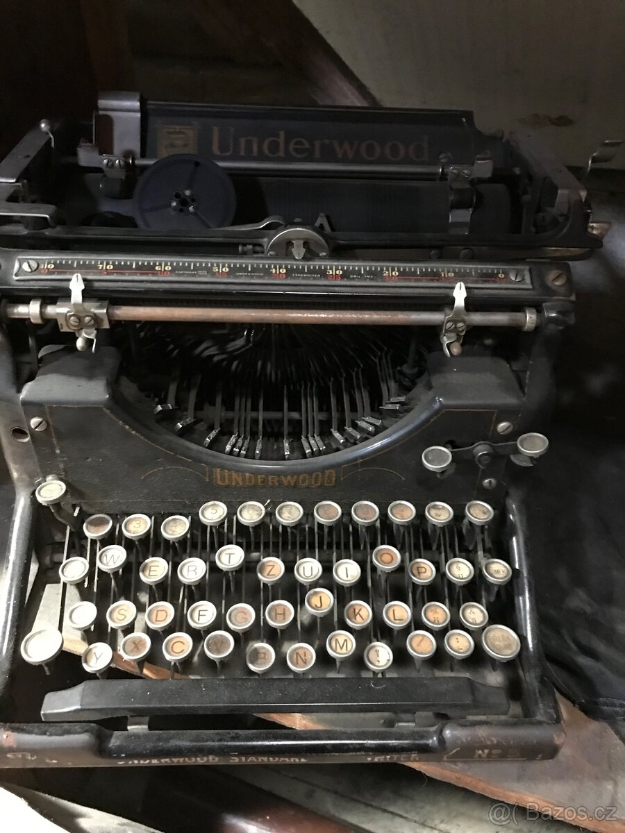 Prodám psací stroj značky Underwood