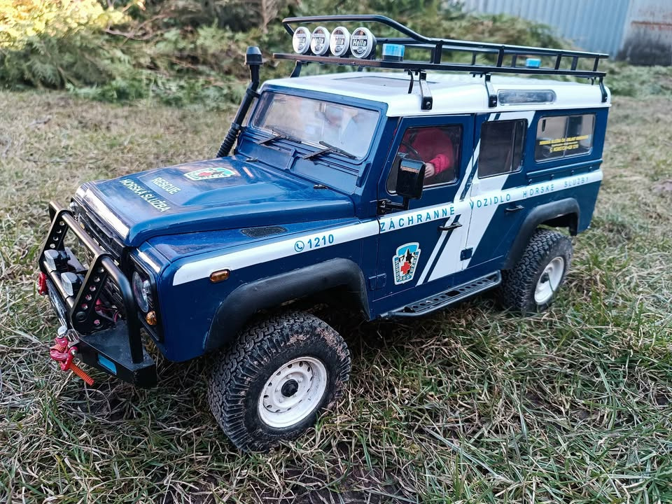 RC model Land Rover Defender 1:10 na podvozku Traxxas TRX4