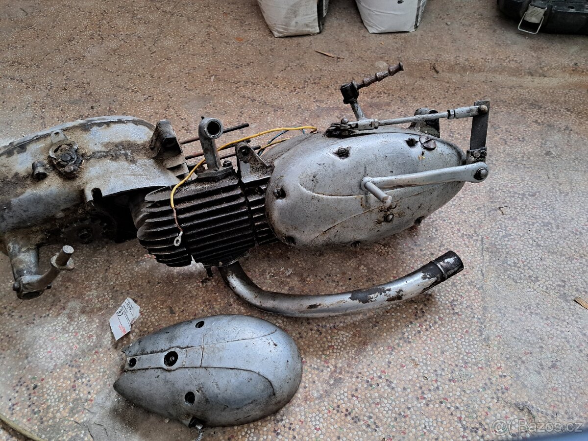 Jawa 555 jawa 550 pařez