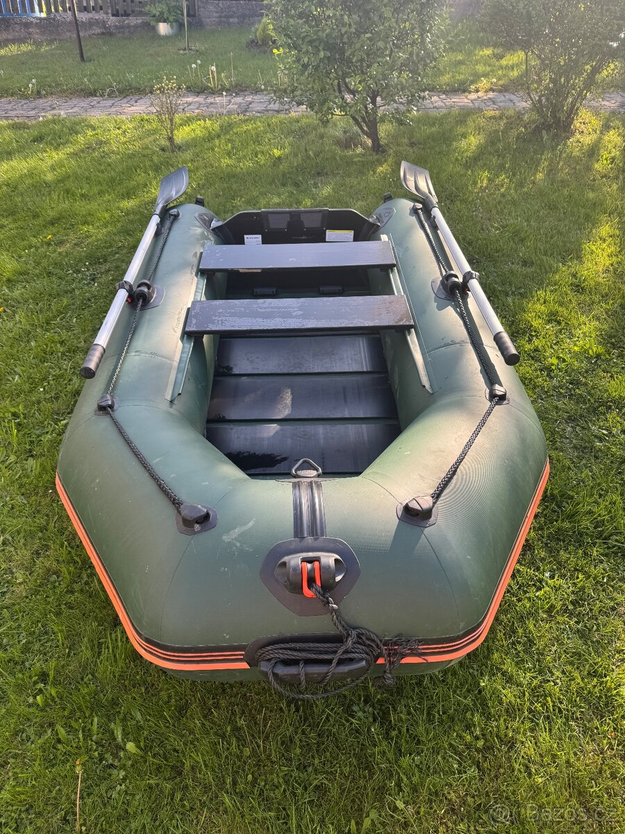 Člun Kolibri + motor Haswing + echolot Lowrance