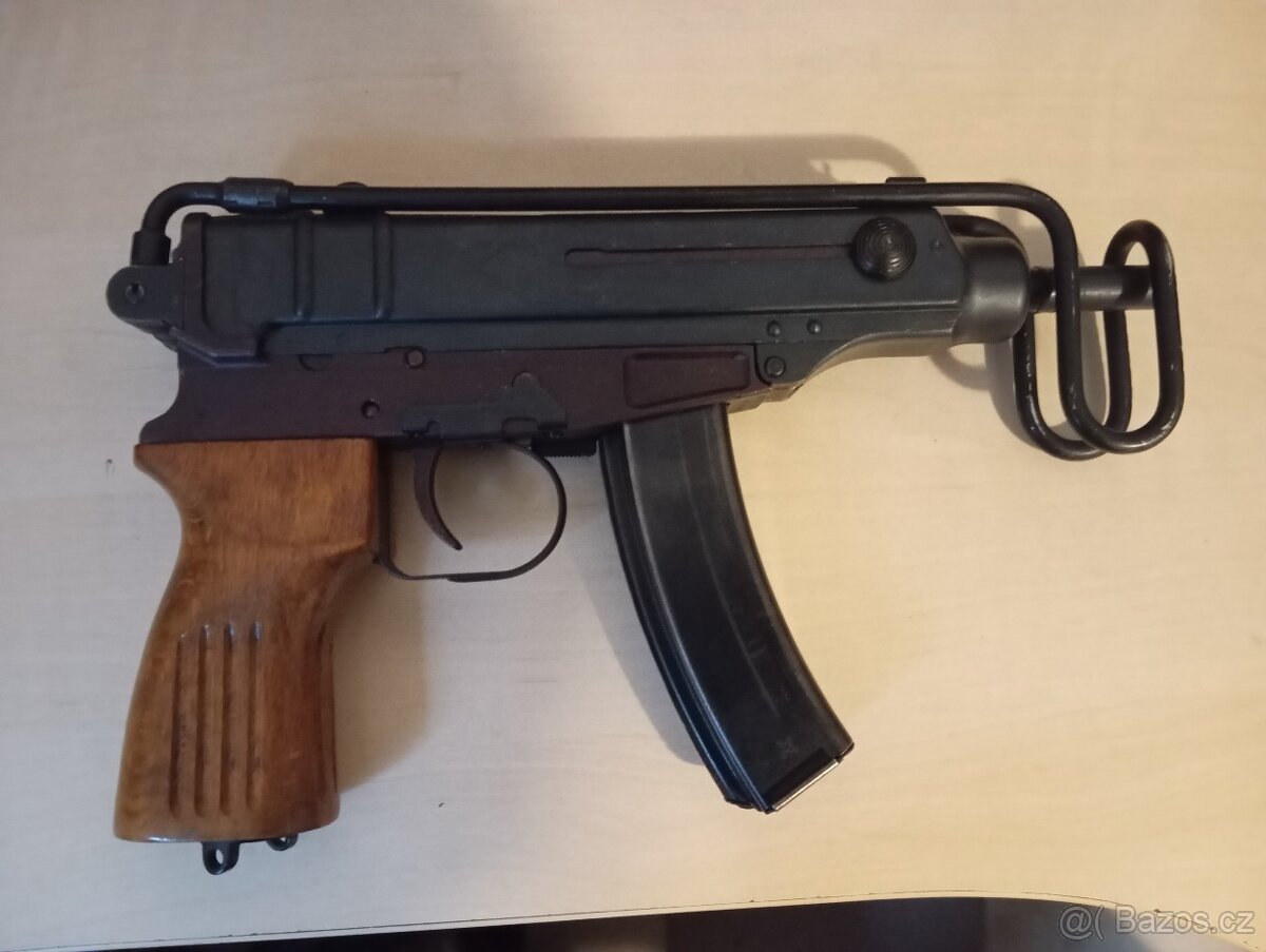 Pistole samonabíjecí vz61