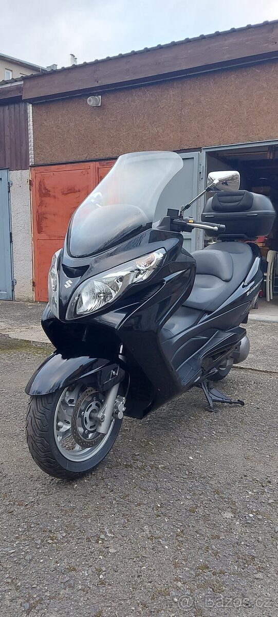 Suzuki Burgman 400i v perfektním stavu