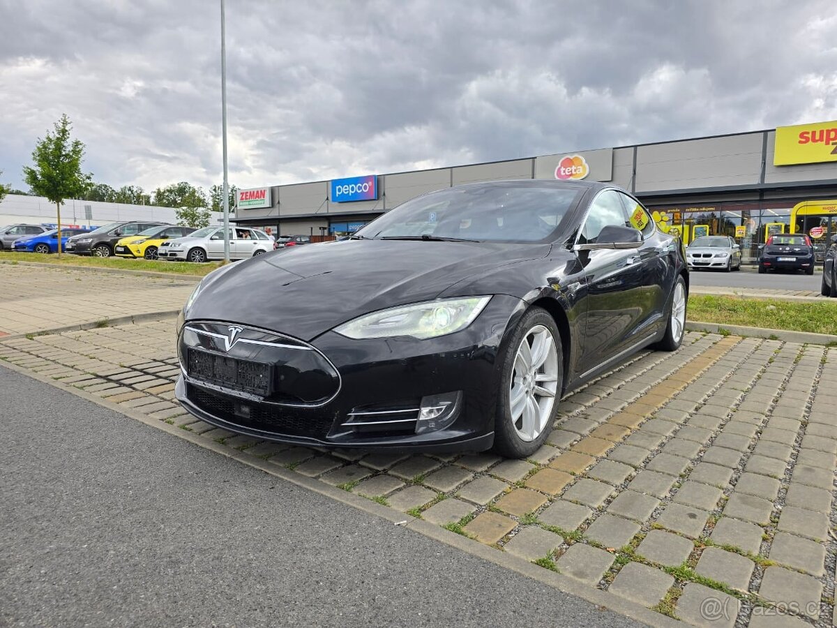 Tesla Model S85D Nabíjení zdarma
