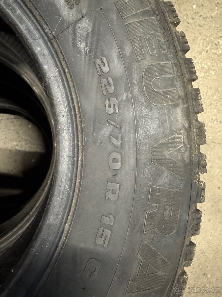 Prodám pneu 225/70R15C