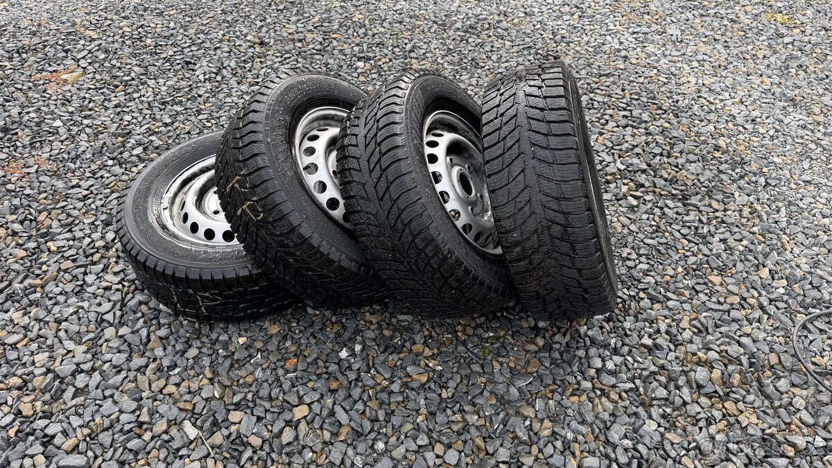 4x 235/65R16C Nokian Snowproof C
