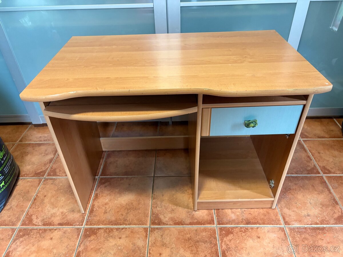 Psací stůl