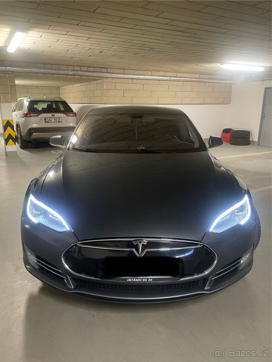 TESLA MODEL S 85 DOŽIVOTNÍ NABÍJENI ZDARMA