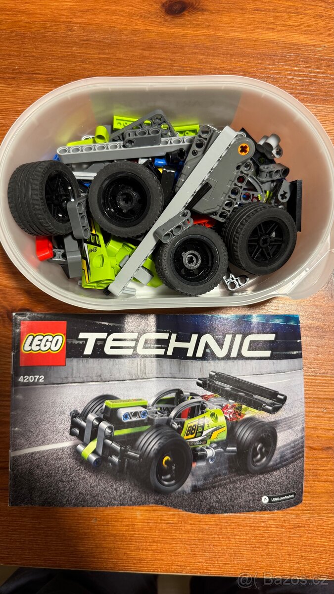 LEGO Technic 42072 Zelený závoďák a 42073 Červená bugina