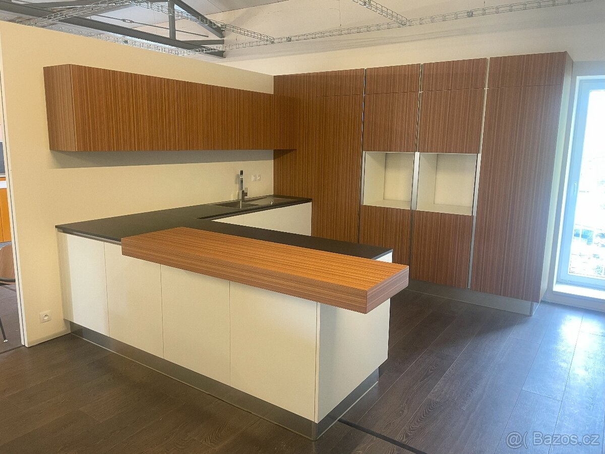 Kvalitní kuchyňská linka -NOVÁ