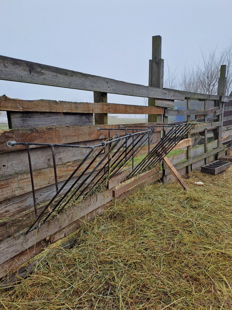 Krmitko pro ovce a kozy