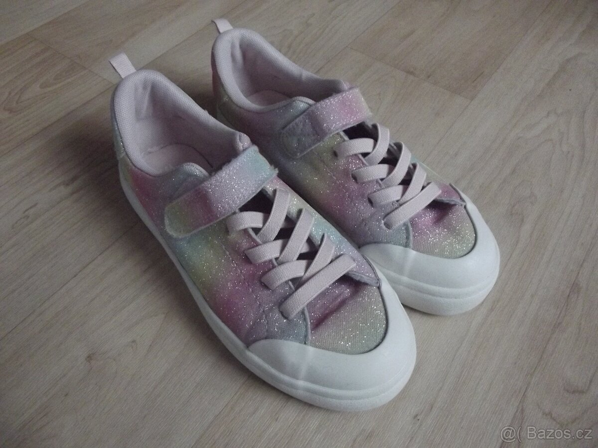 Dívčí tenisky v.34
