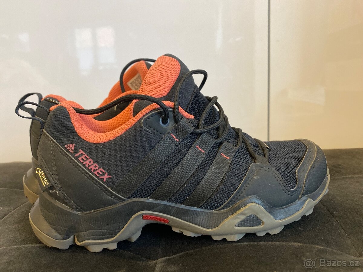 Adidas turistické boty