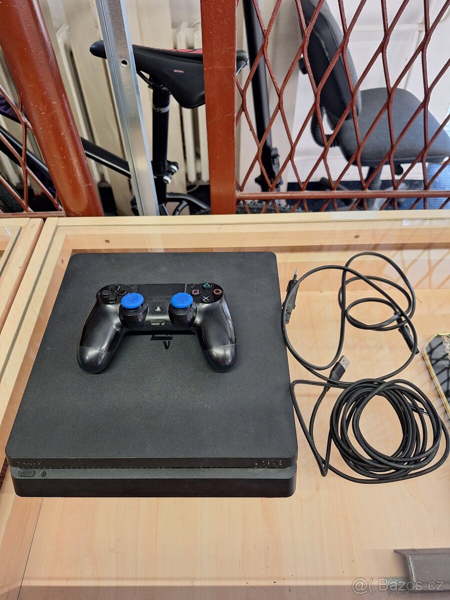 PlayStation 4 500gb slim (CUH-2216A)