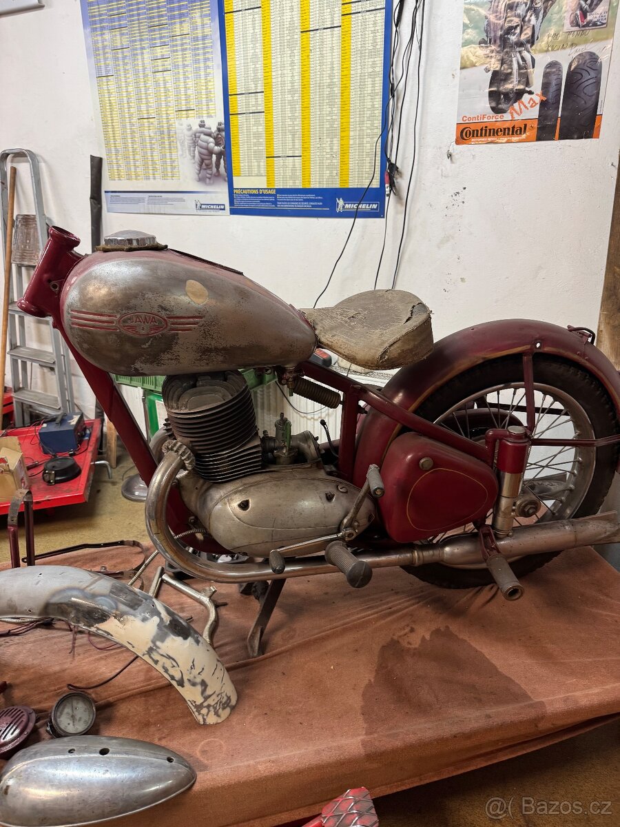 Jawa 250 Pérák
