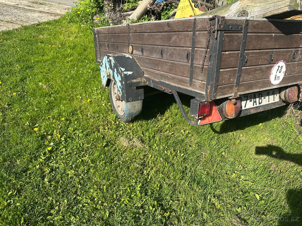 Přívěsný vozík