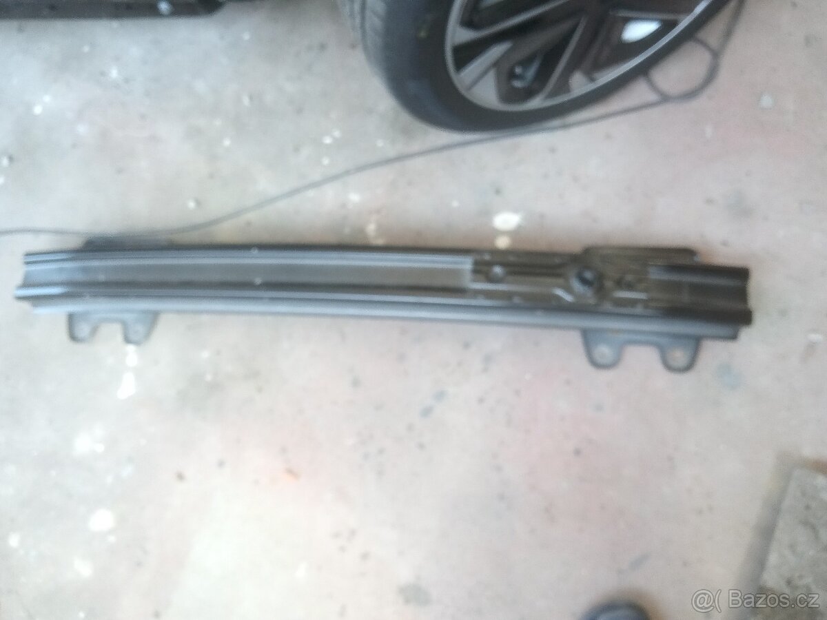 MG 4 , mgiv , MG IV , MG4 electrikc na elektromobil zadní