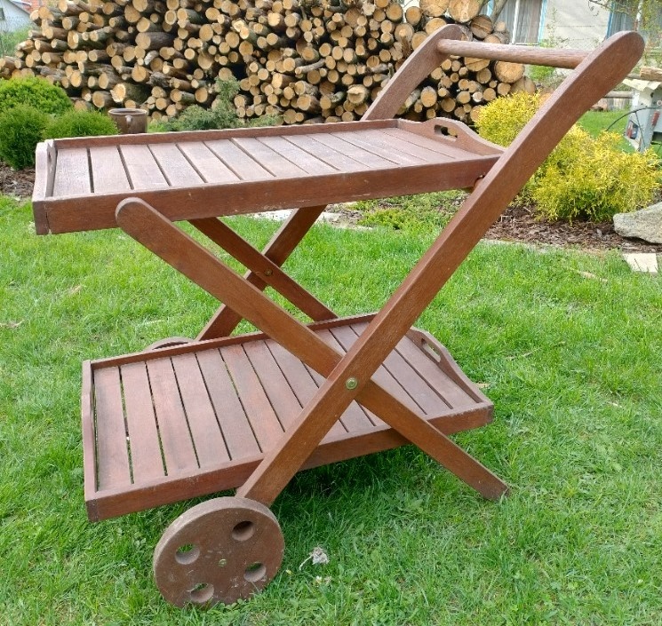 Servírovací stolek