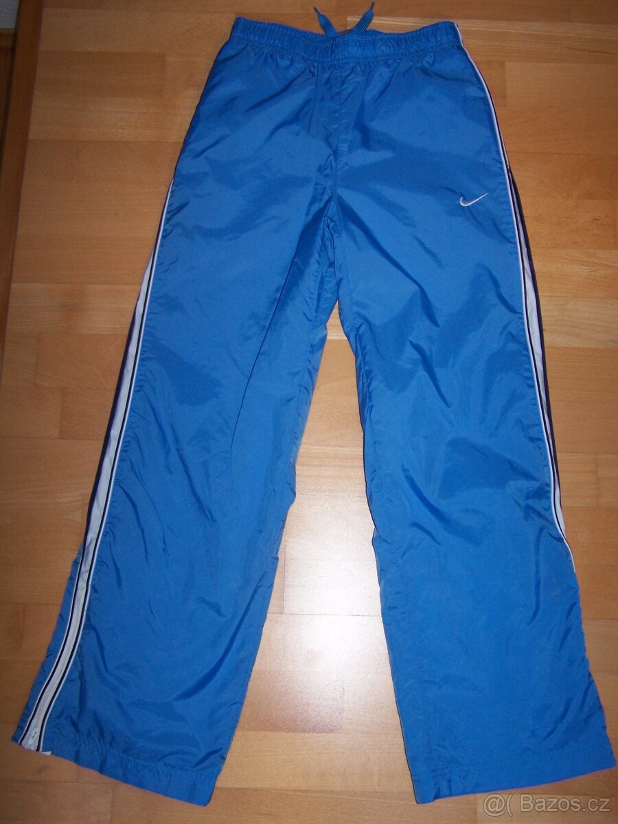 KRÁSNÉ SPORTOVNÍ KALHOTY zn. NIKE 10-12