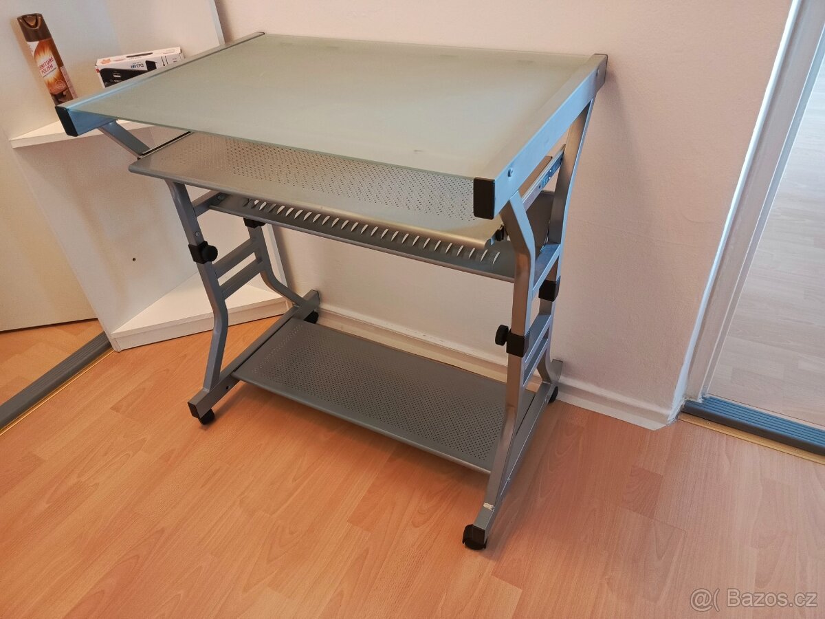 PC kancelářský stůl stolek