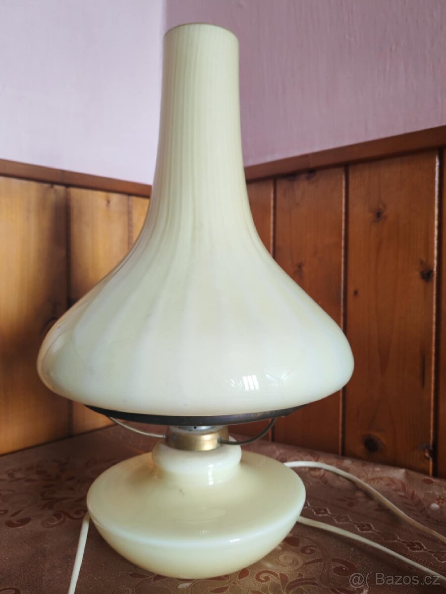 Stará stolní lampa, nejspíše Brusel