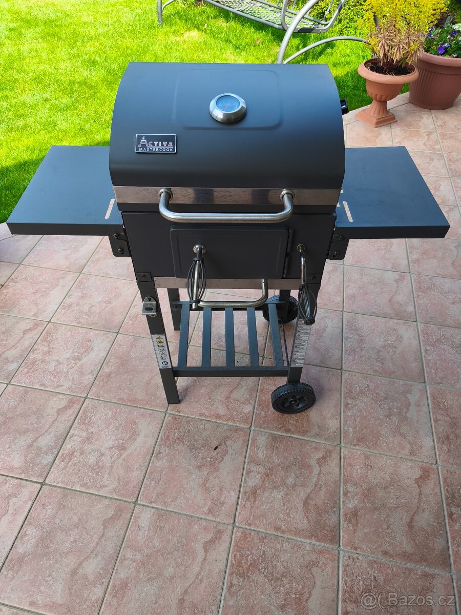 Gril na dřevěné uhlí Activa Mastercook