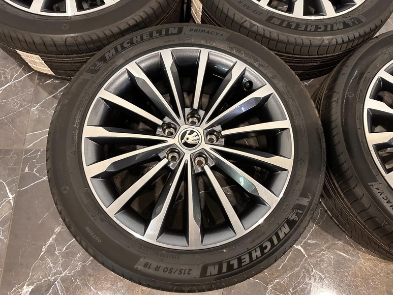 original alu letní škoda Karoq r18 Trinity