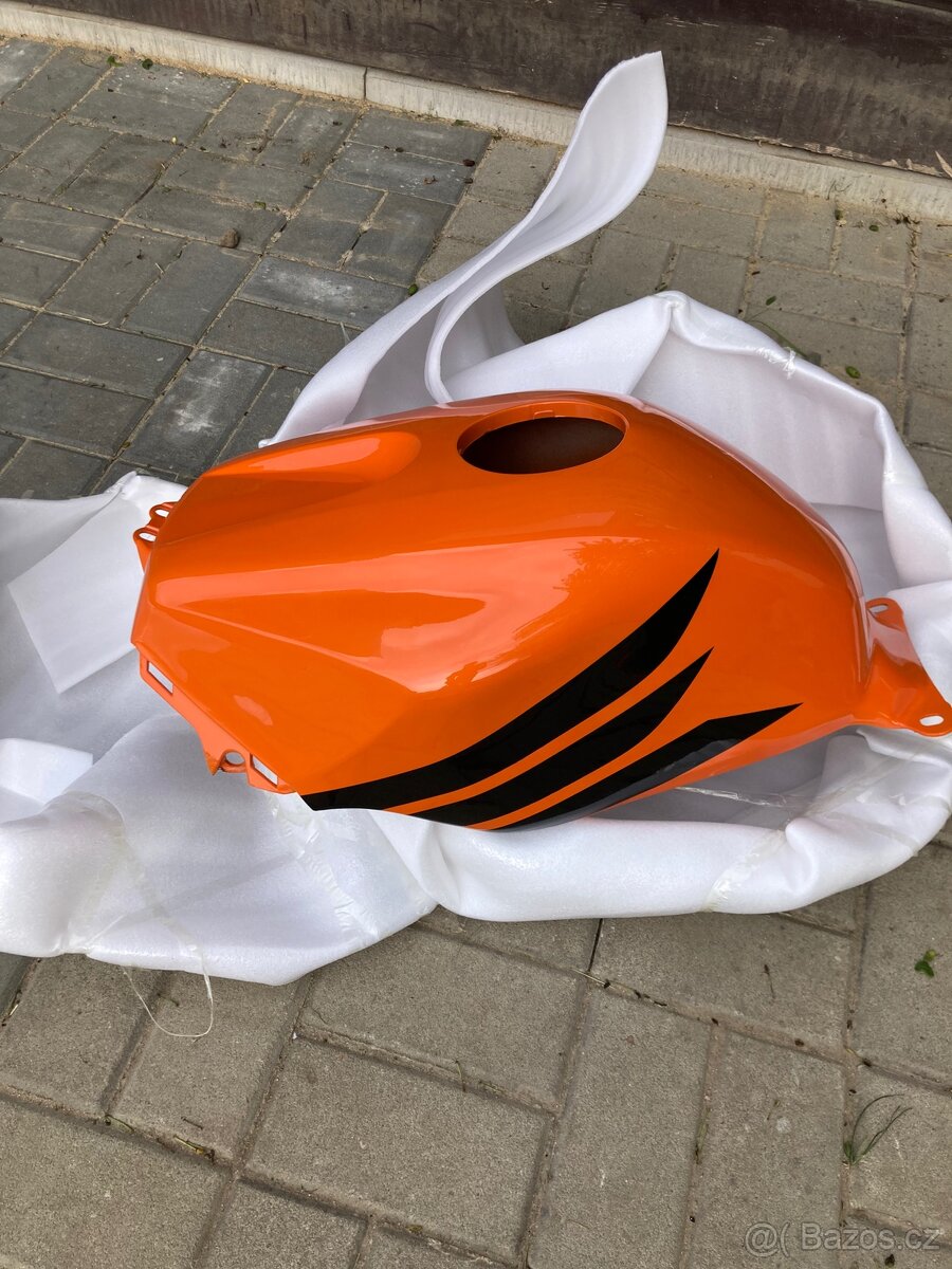 Prodám kryt nádrže na hondu CBR 600rr