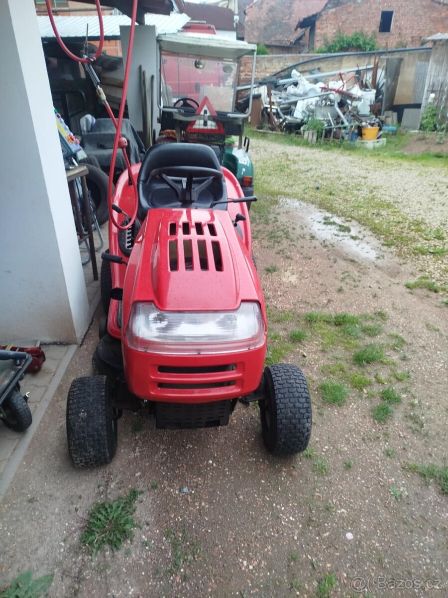 Zahradní traktůrek