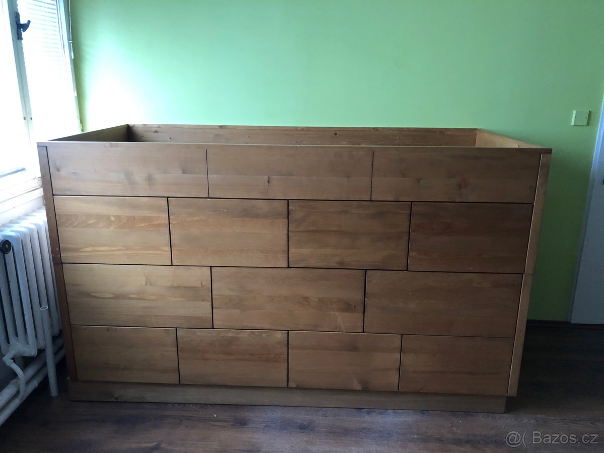Vysoká postel s úložným prostorem s masivu