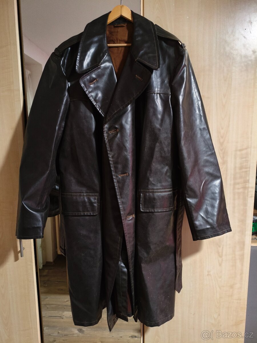 Kožený vojenský kabát