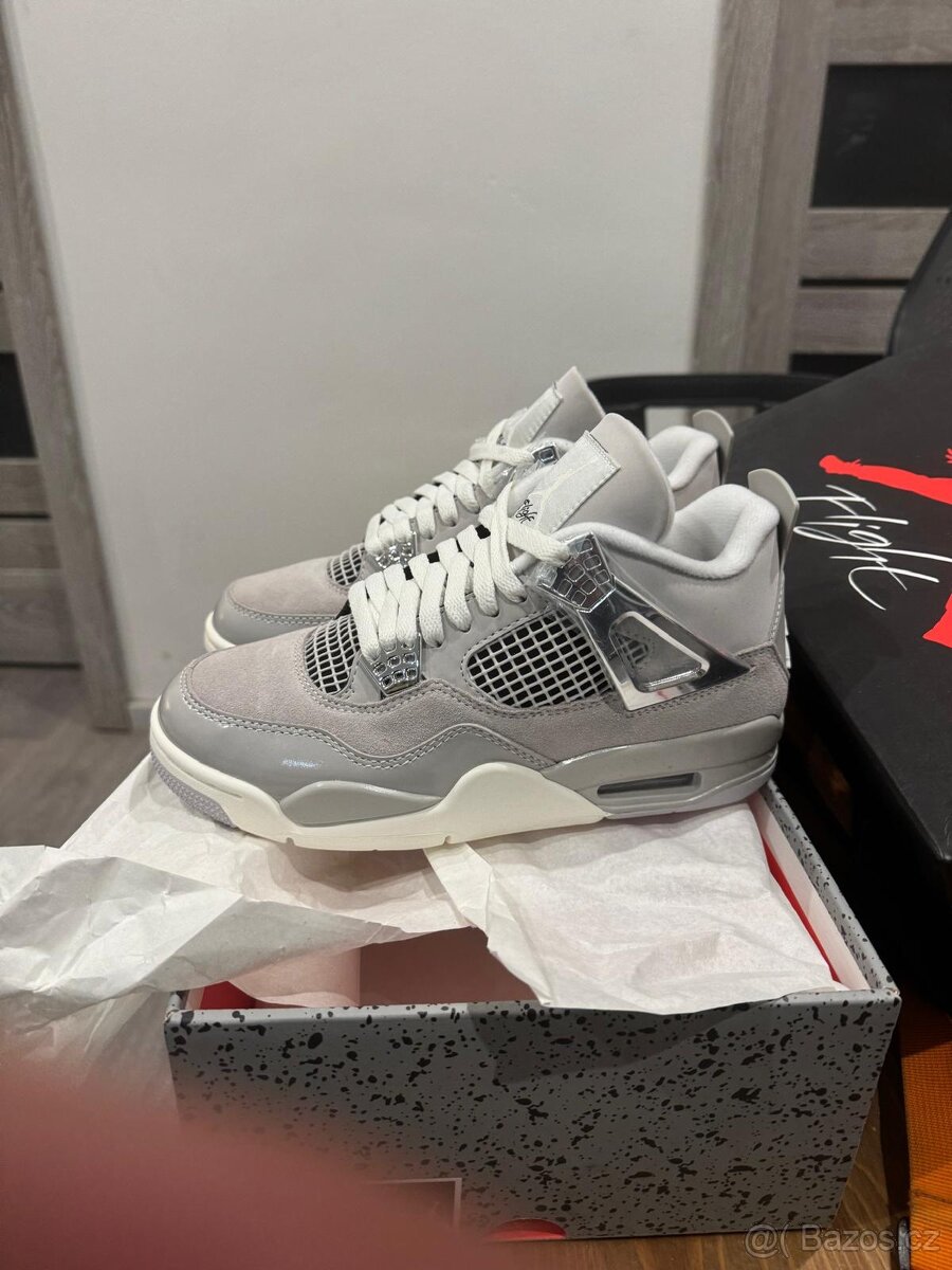 JORDAN 4 RETRO "FROZEN MOMENTS