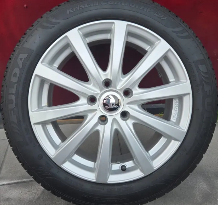 17"HEZKÁ ZIMNÍ OBUT ALU KOLA 5x112 ŠKODA OCTÁVIA-4