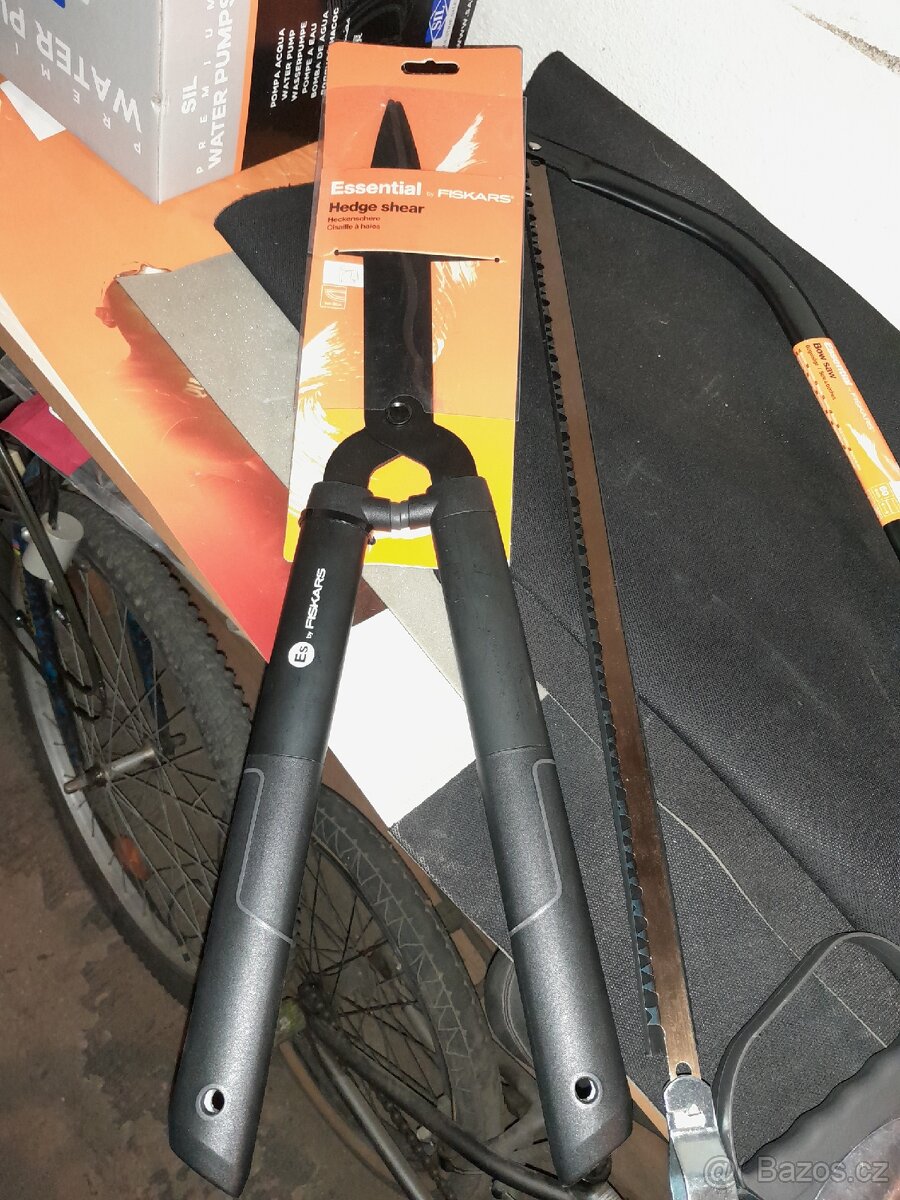 NŮŽKY  NA ŽIVÝ PLOT FISKARS NOVÉ