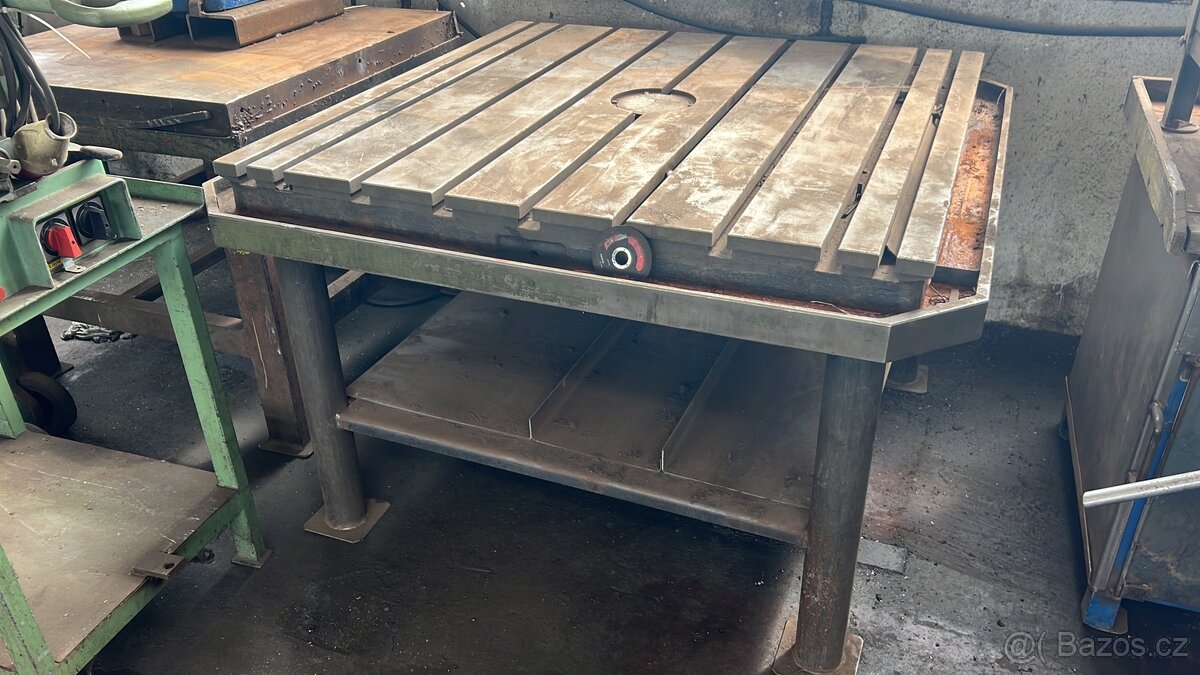 Litinový svařovací stůl více kusů