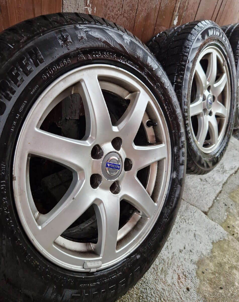 Alu disky 16" VOLVO + zimni pneu 225/55R16

Vše viz. foto
