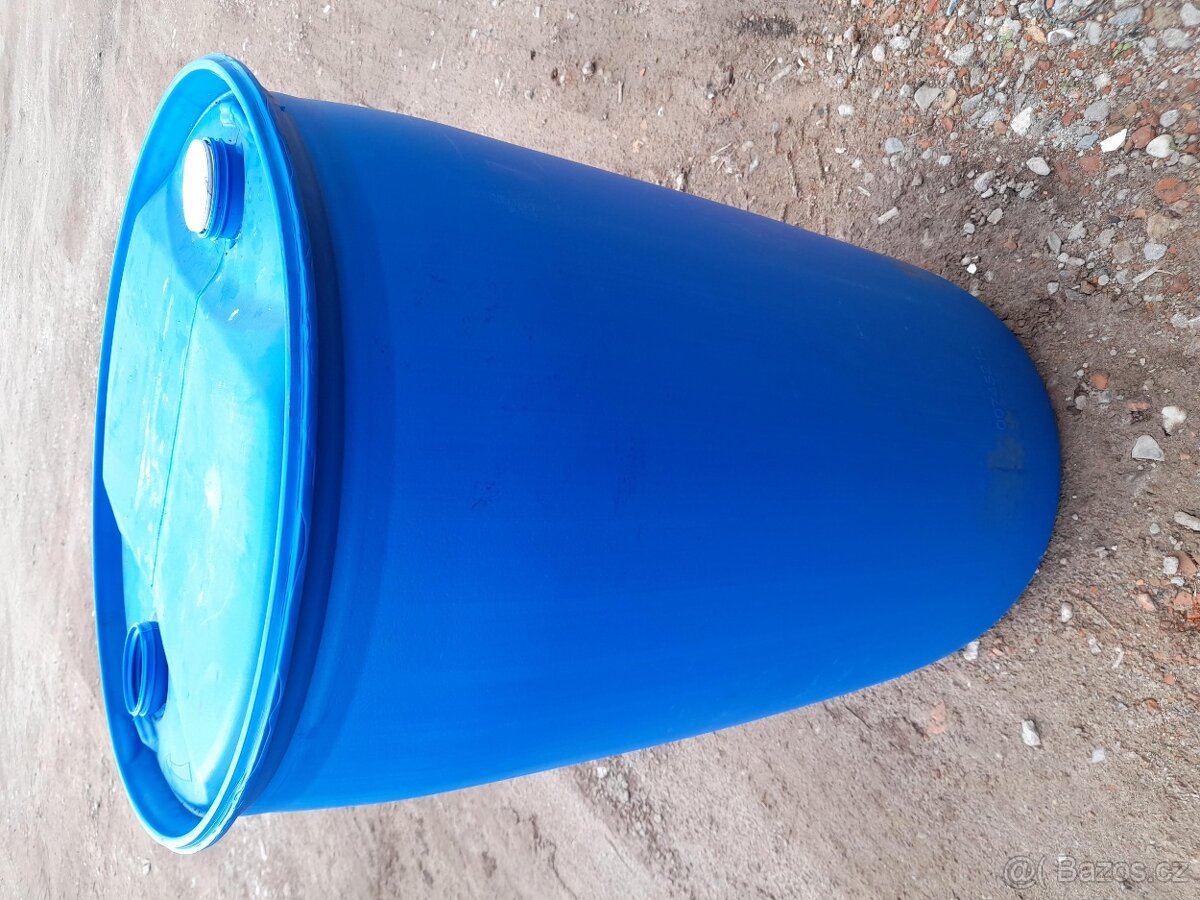 PRODÁM PLASTOVÉ SUDY NA 220L, DVA VSTUPY