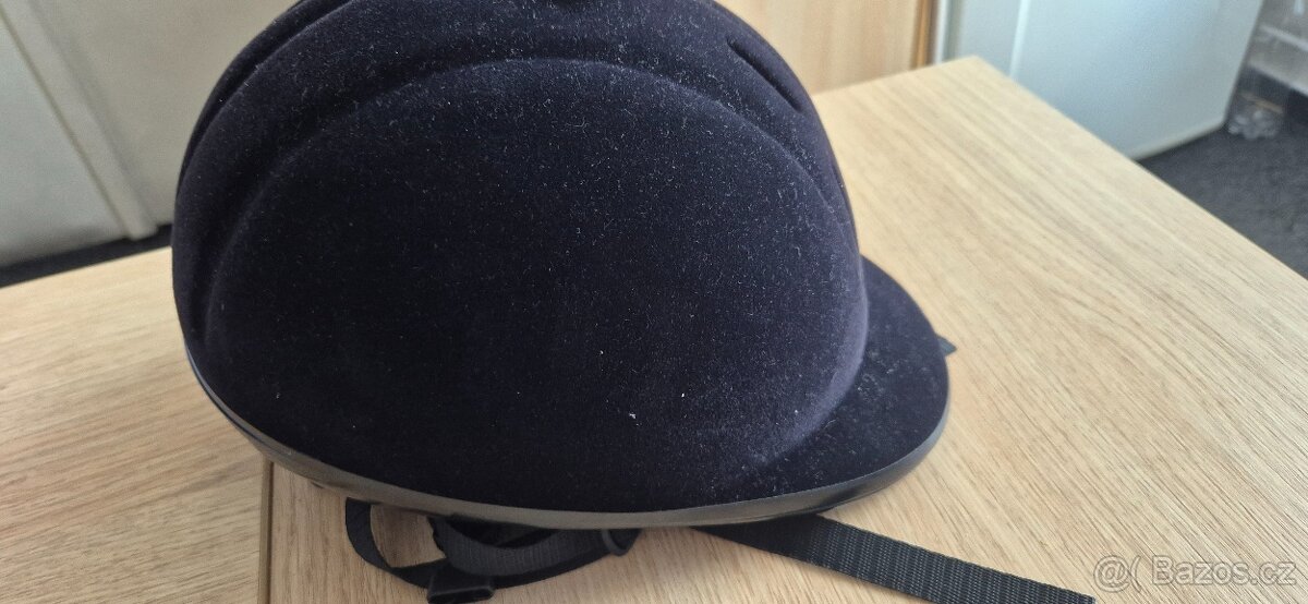 Jezdecká  helma