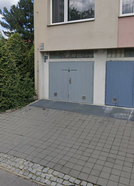 Pronájem garáže 2v1 – Praha 3