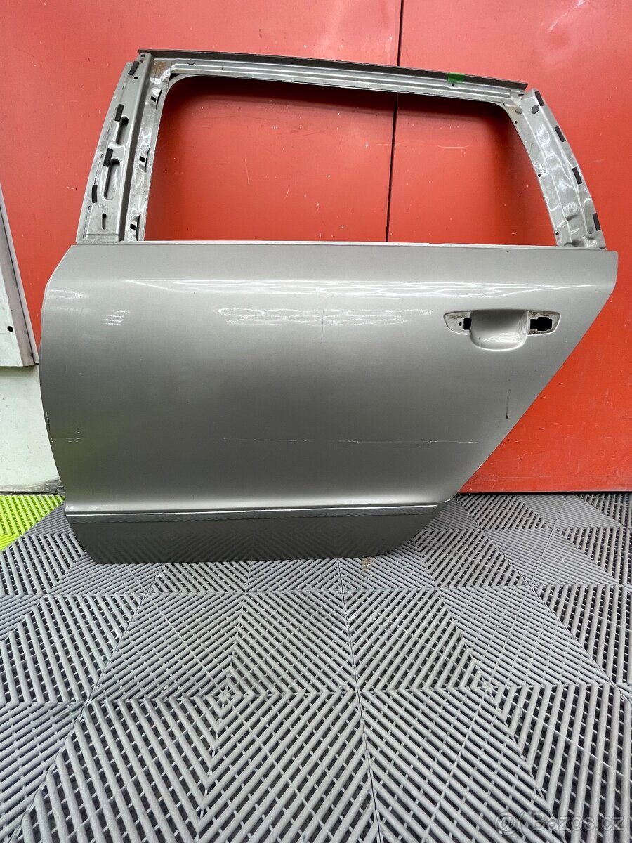 Superb 2 zadní dveře