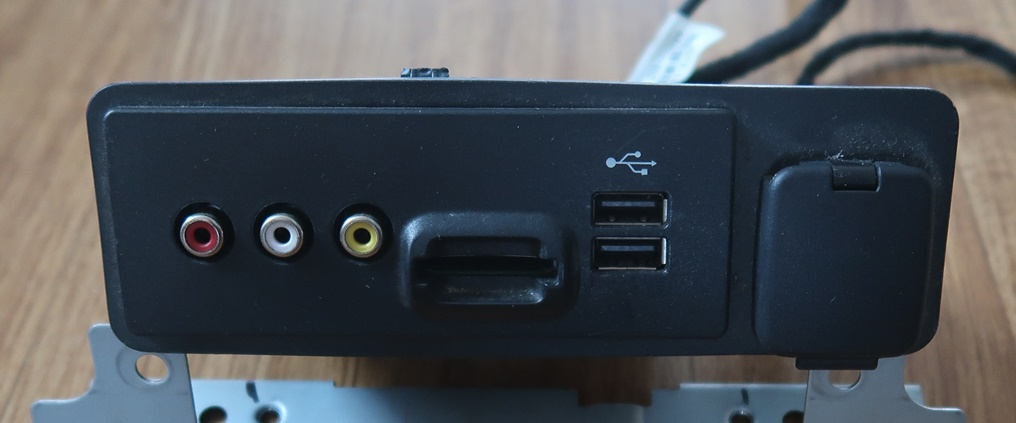 ford USBhub s videovstupem pro SYNC 2