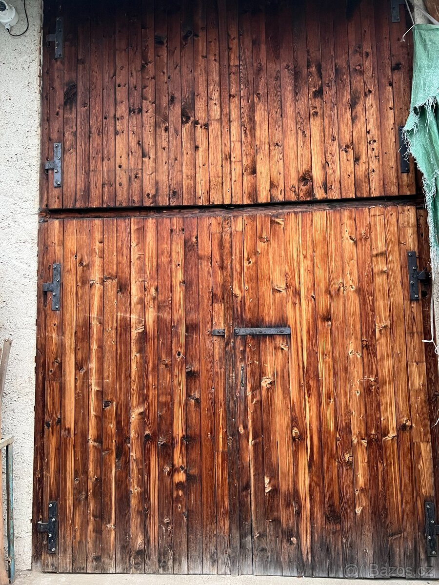 Dřevěná vrata