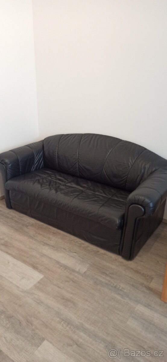 Kožená, rozkládací dvou sedačka
