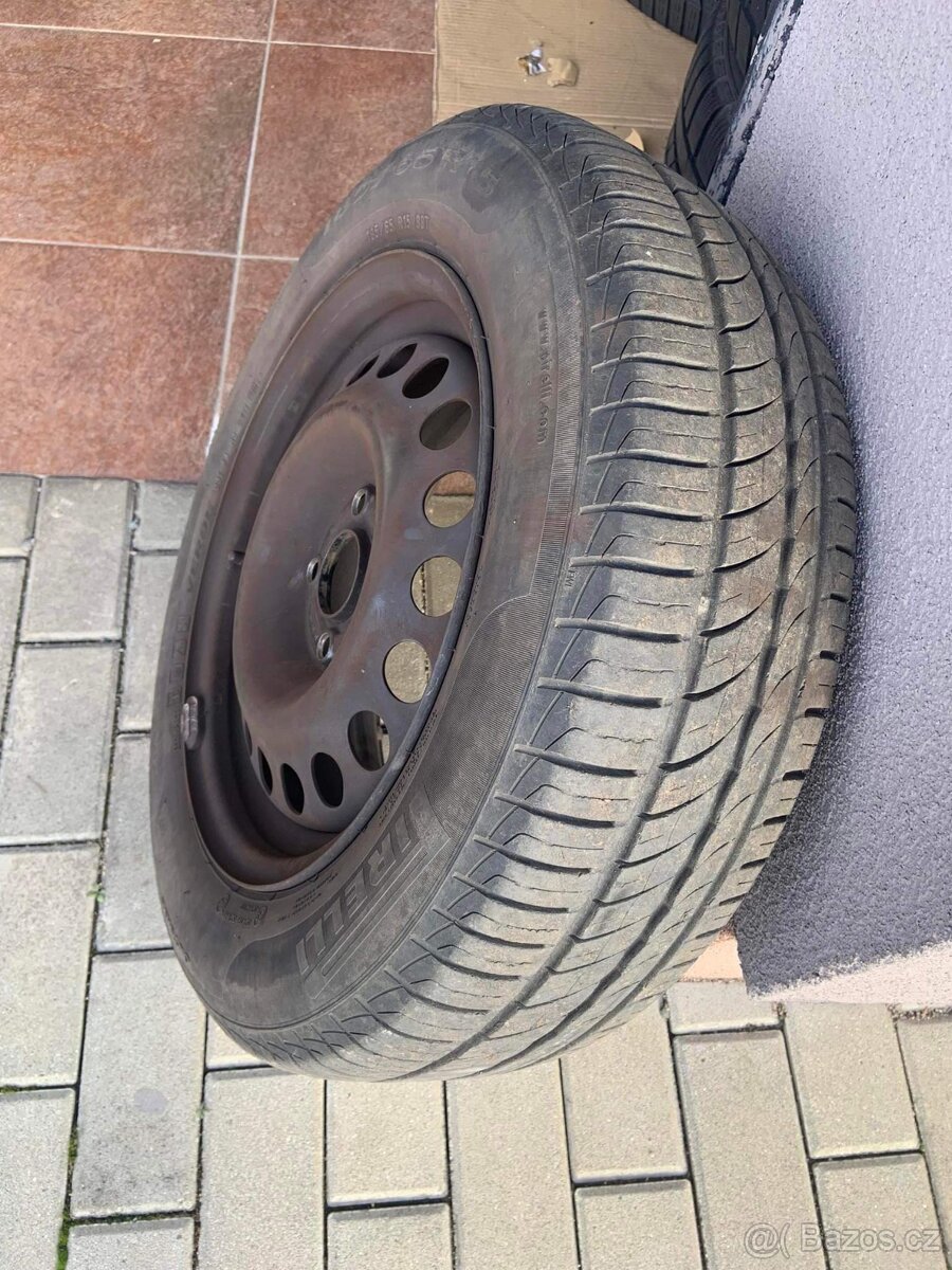 4x letní pneu Pirelli včetně plechových disků