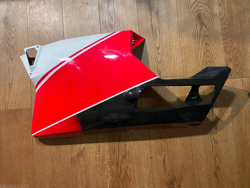 levá spodní kapota Ducati 749 999