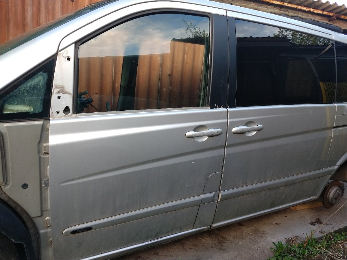 Mercedes benz VITO W639 r.2007 - dveře řidič a šoupačky