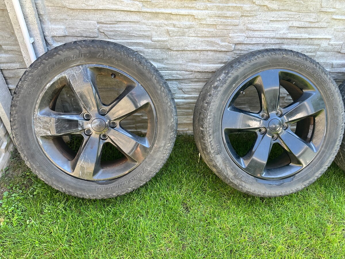 Kola Jeep WK2